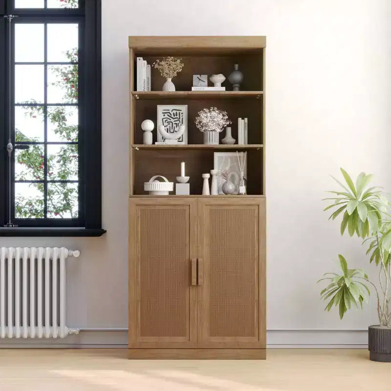 L'accessorio perfetto per la casa: armadietto in vetro con ante, dal design elegante e capiente