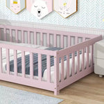 Letto a castello Sailvan con recinzione e porta, Struttura letto per bambini in legno massello per bambini piccoli
