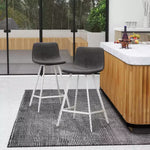 Sgabello da bar LeisureMod Elland 35 in pelle imbottita con base bianca in acciaio inossidabile - Sgabello moderno ad altezza bancone per cucina, bar e pub
