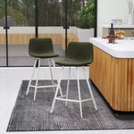 Sgabello da bar LeisureMod Elland 35 in pelle imbottita con base bianca in acciaio inossidabile - Sgabello moderno ad altezza bancone per cucina, bar e pub