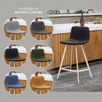 Sgabello da bar LeisureMod Elland 35 in pelle imbottita con base bianca in acciaio inossidabile - Sgabello moderno ad altezza bancone per cucina, bar e pub